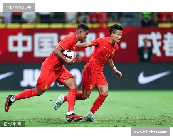 国足迎战马来西亚林良铭远射扳平谢鹏飞闪耀李帅因伤退场 国足迎战马来西亚林良铭远射扳平谢鹏飞闪耀李帅因伤退场